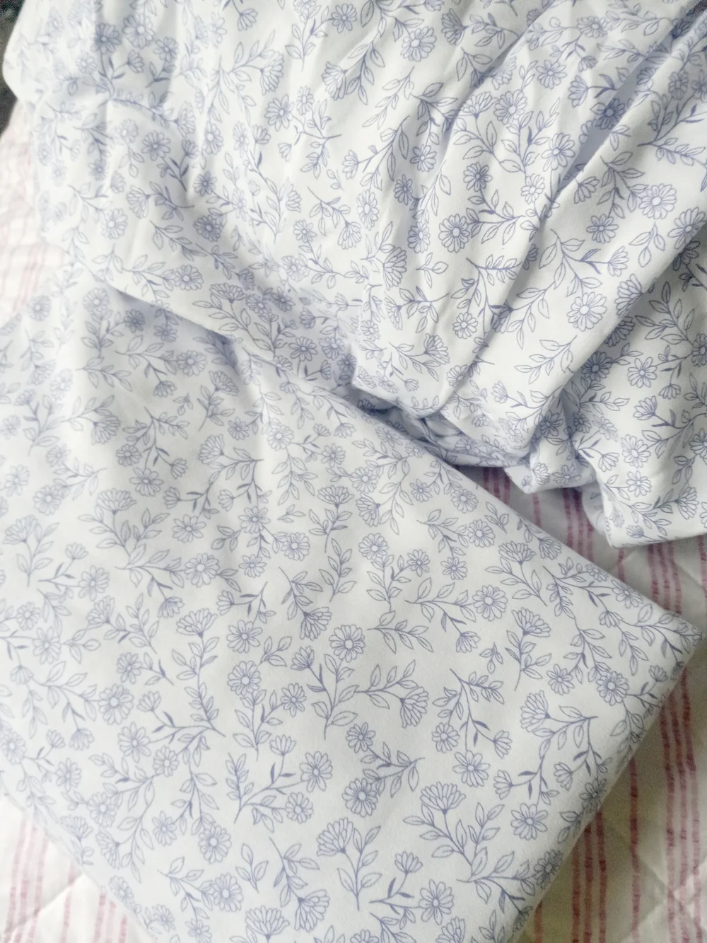 White and Light Blue Floral Queen Sheet Set - Never Used..so Pretty!